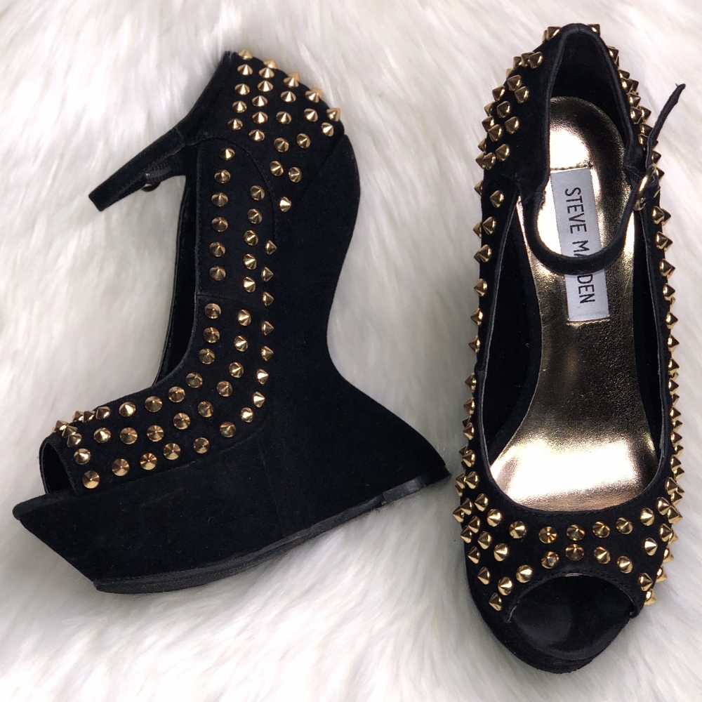Steve Madden Gammblee  Black Studded Platforms
